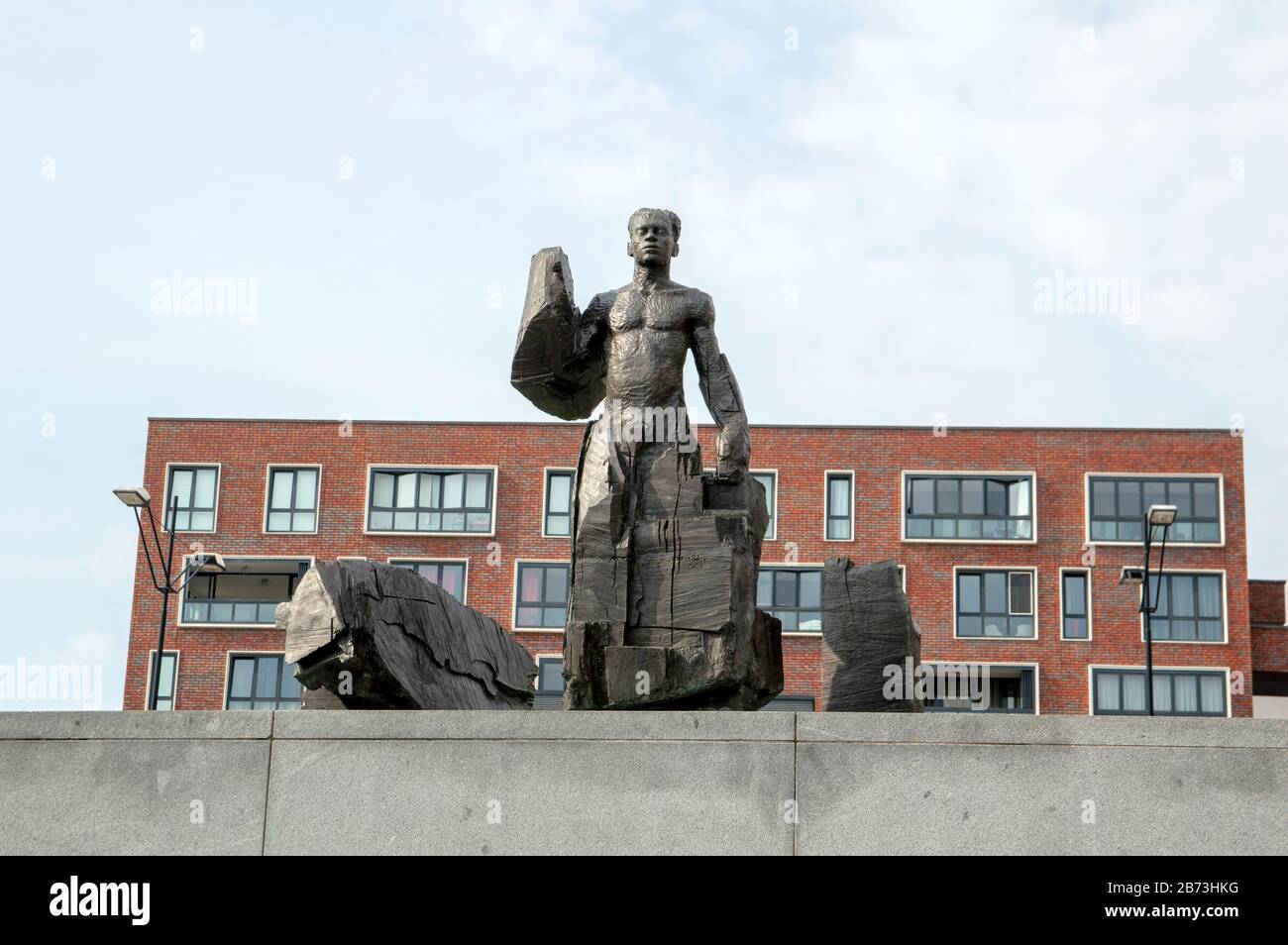zoogdier Jachtluipaard Gezondheid Statue Anton De Kom At Amsterdam The Netherlands 2019 Stock Photo - Alamy