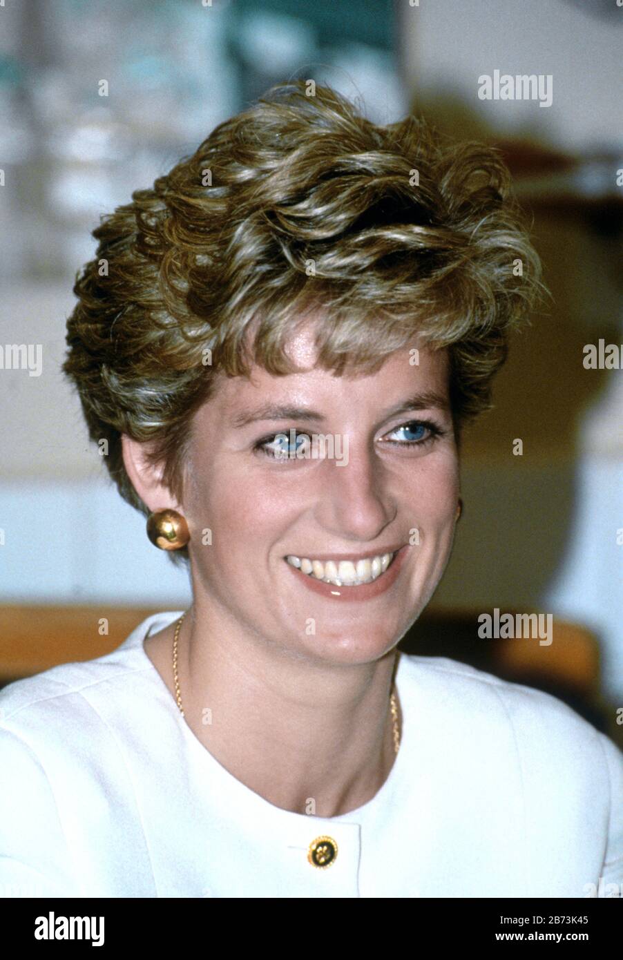 HRH Princess Diana - HRH The Princess of Wales visits a deaf school in ...