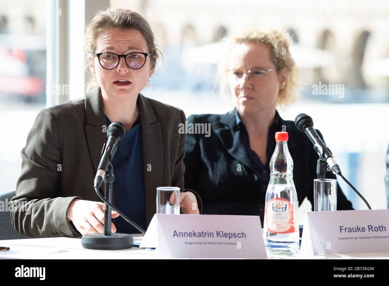 Dresden, Germany. 13th Mar, 2020. Annekatrin Klepsch (Die Linke, l ...