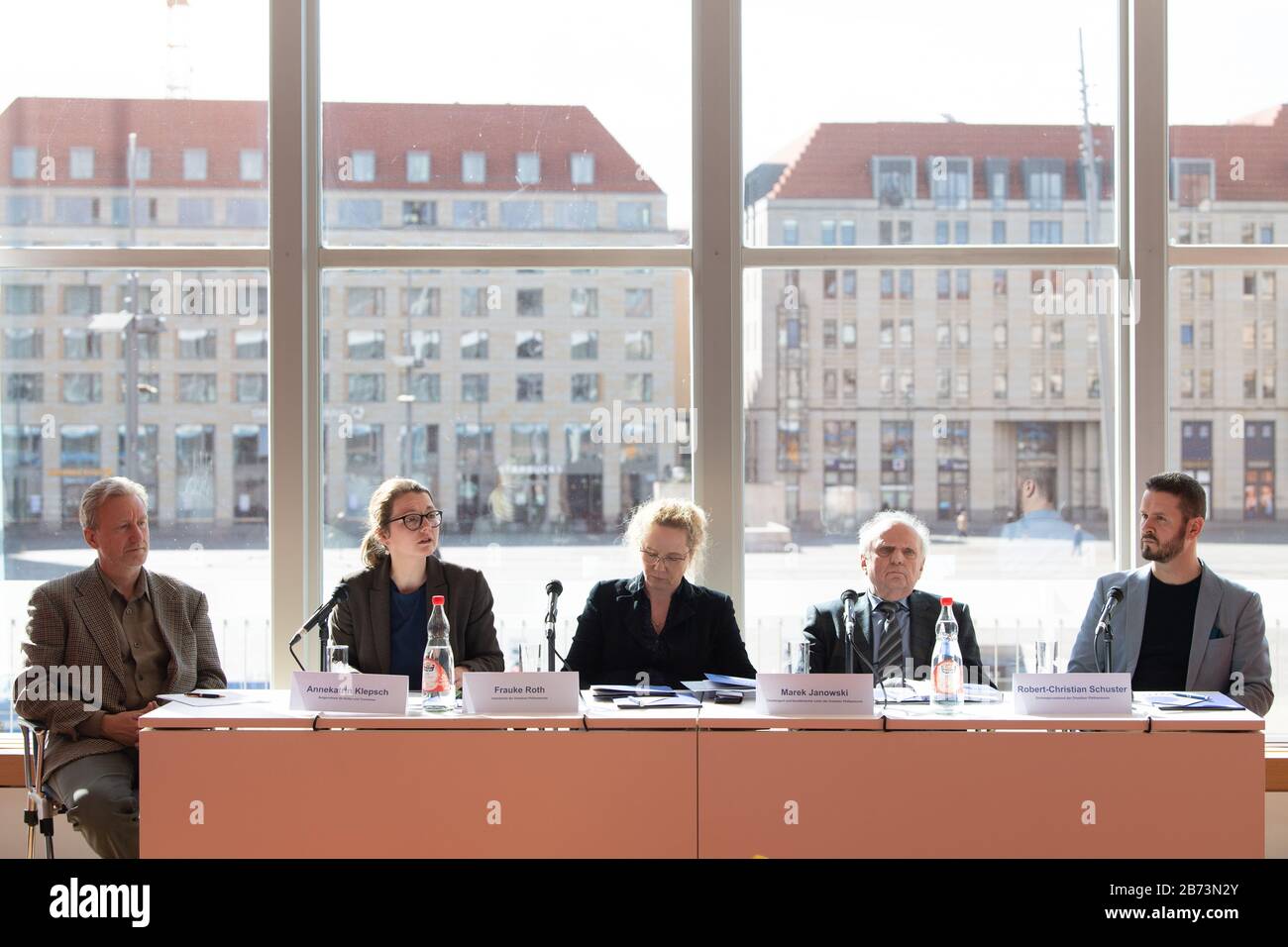 Dresden, Germany. 13th Mar, 2020. Arend Flemming (l-r), Director of the Dresden Municipal Libraries, Annekatrin Klepsch (Die Linke), Mayor for Culture and Tourism, Frauke Roth, Director of the Dresden Philharmonic, Marek Janowski, Principal Conductor, and Robert-Christian Schuster, Orchestra Director, sit next to each other at a press conference in the Kulturpalast. Due to the coronavirus, the Dresden Philharmonic is cancelling all events in the concert hall of the Dresden Palace of Culture. Credit: Sebastian Kahnert/dpa-Zentralbild/dpa/Alamy Live News Stock Photo