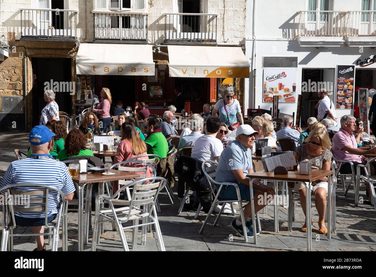 People dine Al Fresco in Cadiz, Spain Stock Photo Alamy