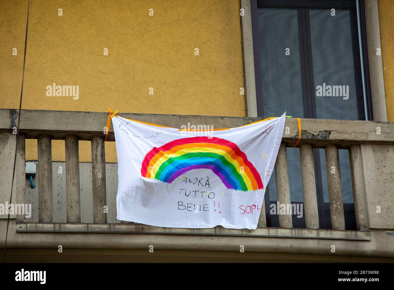 Milan - Sheets hanging on the balconies to react with hope and optimism to the crisis linked to the Coronavirus epidemic that is passing through the country (Massimo Alberico/Fotogramma, Milan - 2020-03-13) p.s. la foto e' utilizzabile nel rispetto del contesto in cui e' stata scattata, e senza intento diffamatorio del decoro delle persone rappresentate Stock Photo