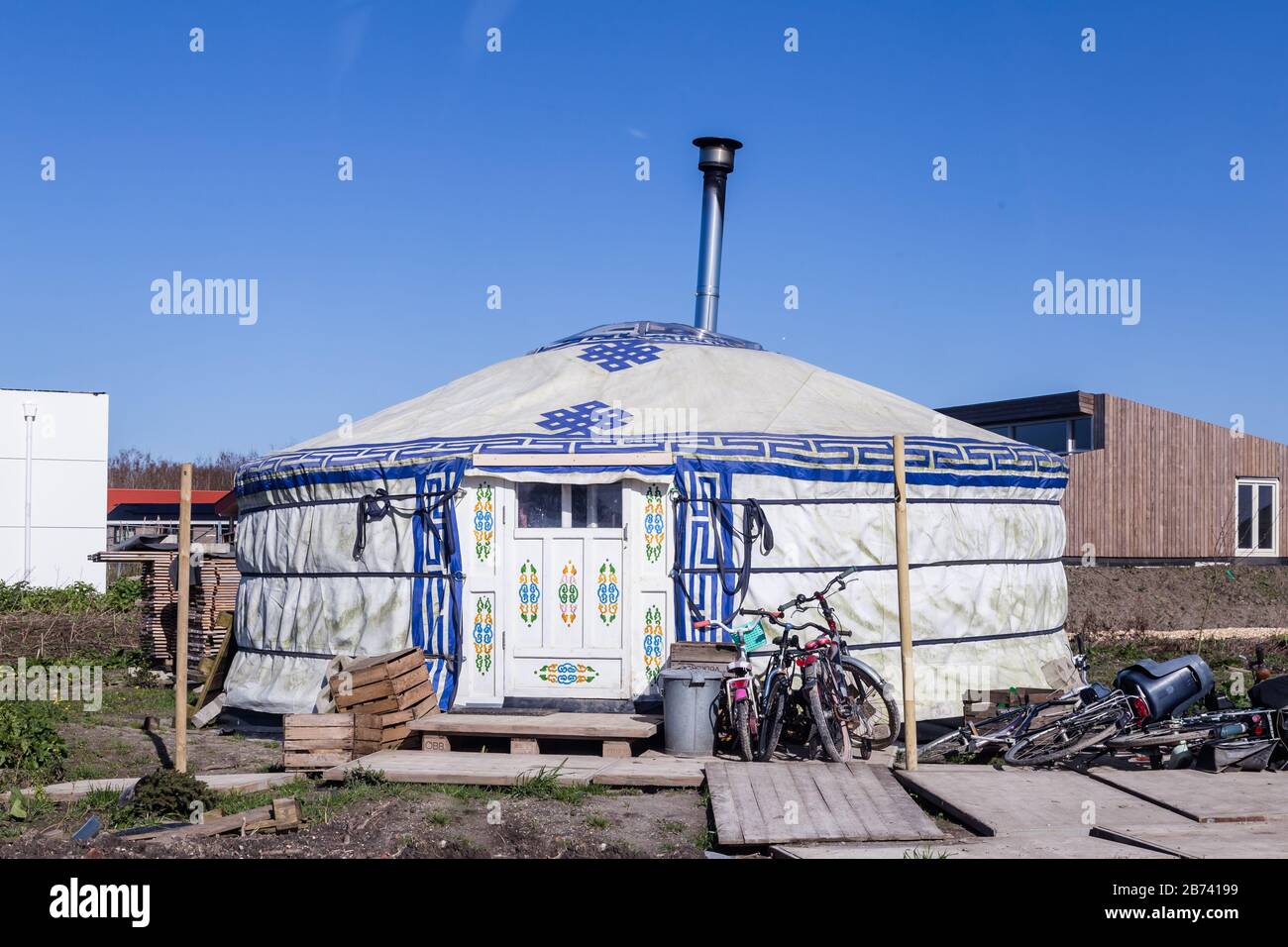 Almere, Netherlands,March 12, 2020: Yurt house for alternative living in Eco  friendly modern in destrict Oosterwold in Almere Netherlands Stock Photo -  Alamy