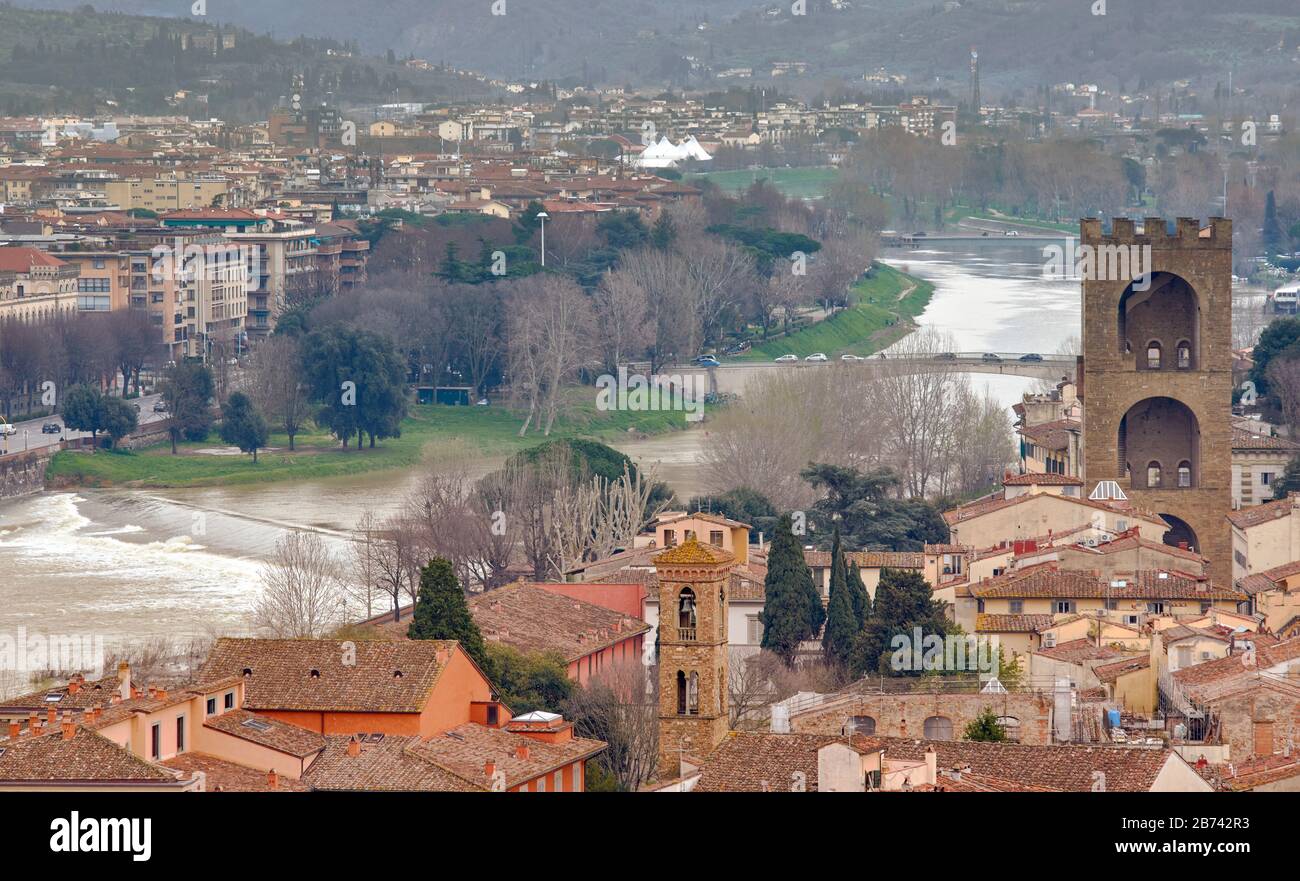FLORENCE ITALY LOOKING UPSTREAM THE RIVER ARNO IN FLOOD Stock Photo