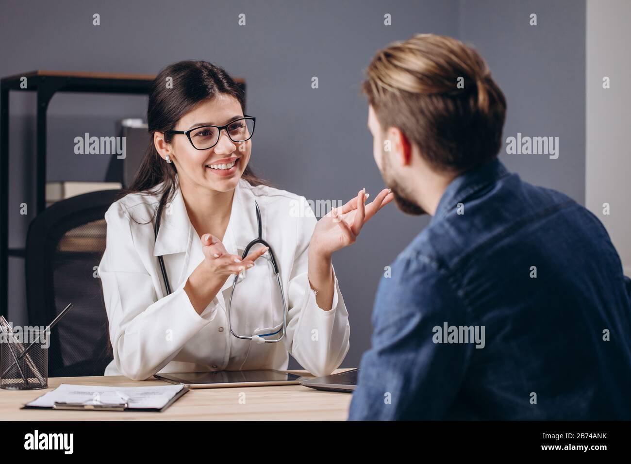 MD Having a Delightful Conversation With Healed Patient Stock Photo