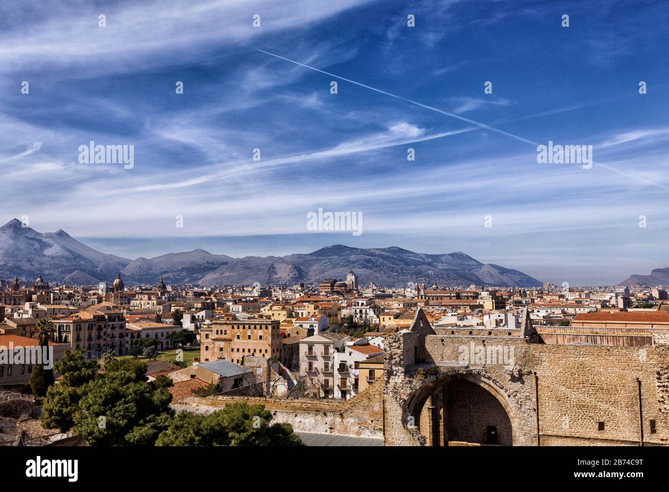 Geoengineering, chemtrails, weather control, HAARP, man-made cloud formations above Palermo city, Sicily, March 2020 Stock Photo