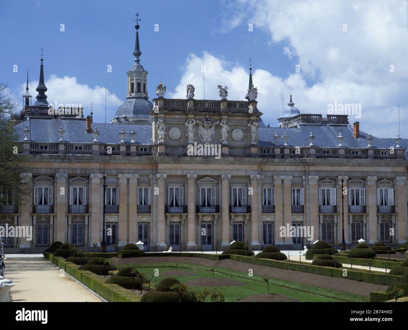 JARDINFACHADA PRINCIPAL DEL PALACIO. Author ARDEMANS TEODORO