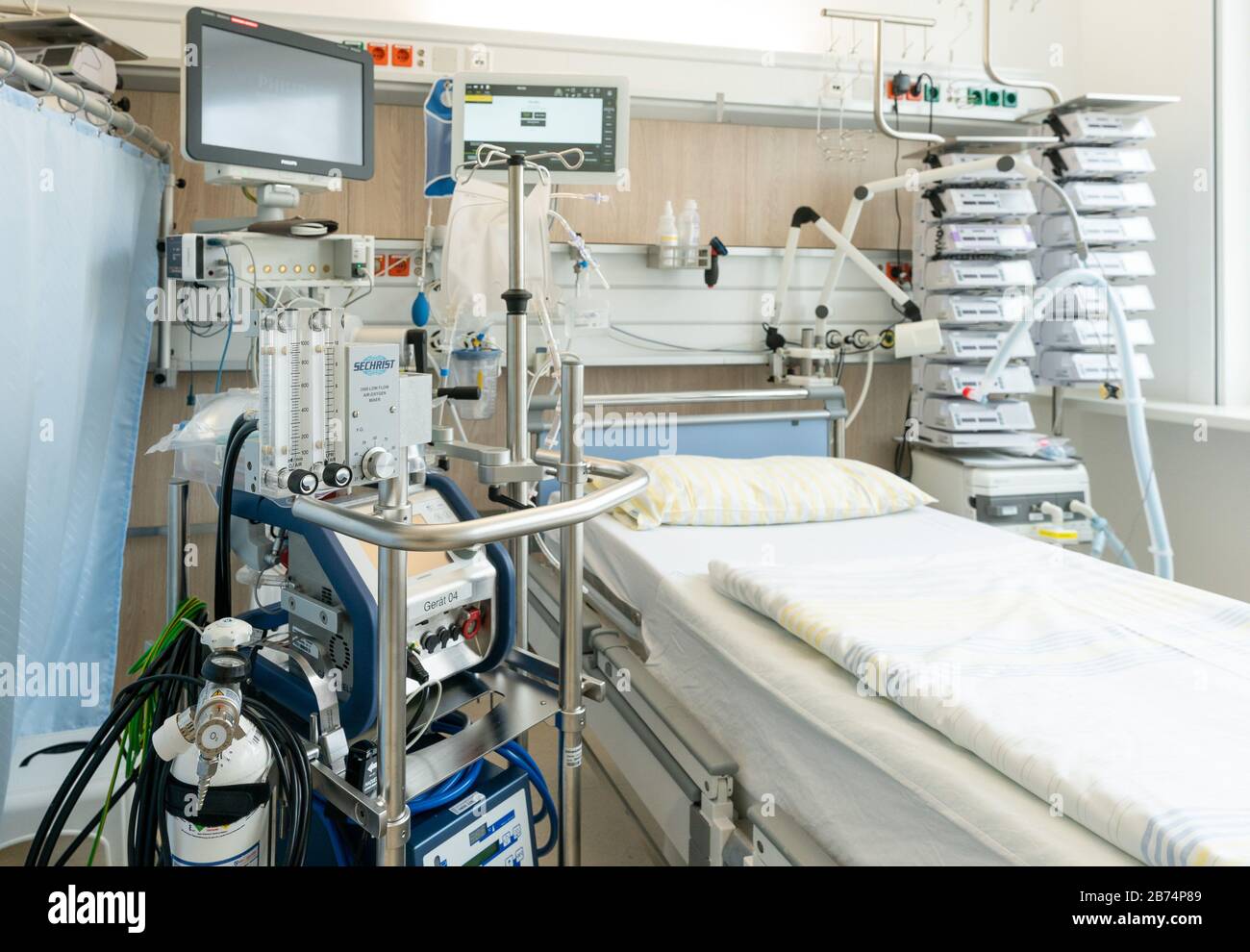 Dresden, Germany. 13th Mar, 2020. An intensive care bed on an intensive