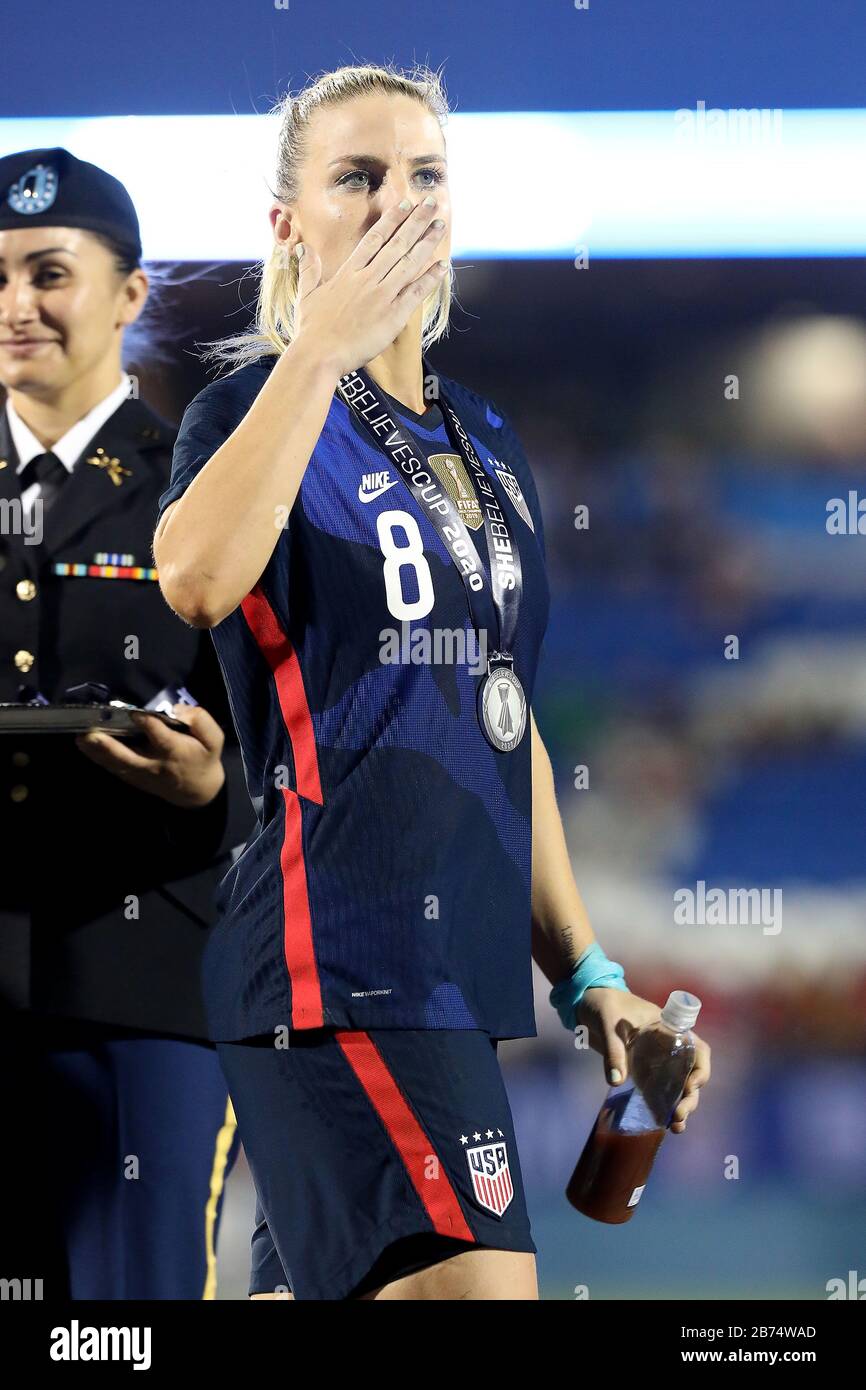 Julie top ertz nike