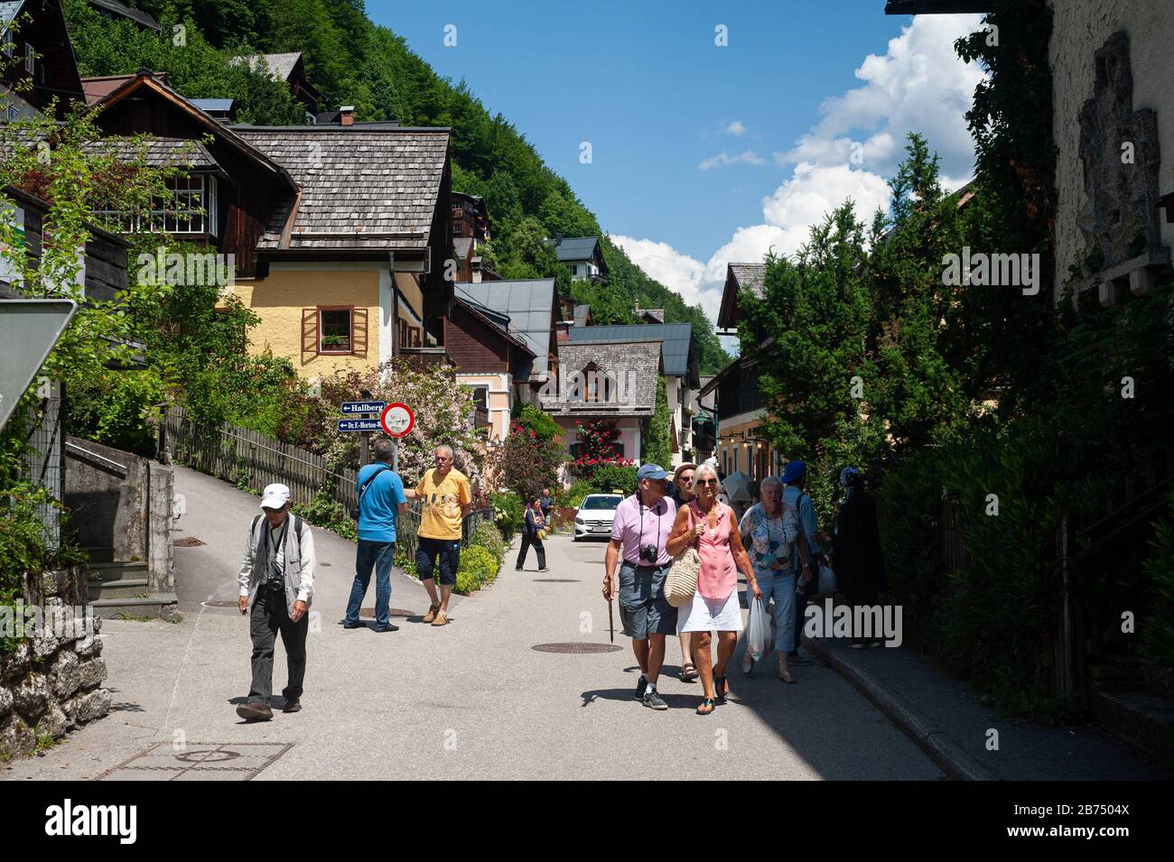 18.06.2019, Hallstatt, Upper Austria, Austria, Europe - Tourists stroll through the small village, a favourite destination of Chinese people, which exists as a replica in the Chinese province of Guangdong. [automated translation] Stock Photo