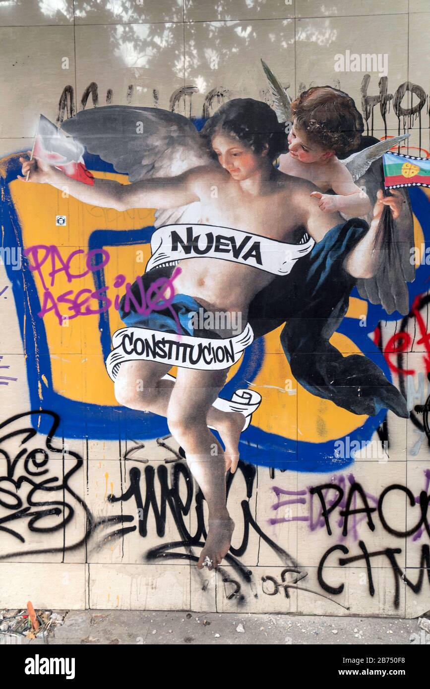 Chile, Santiago, 04.11.2019. Demonstration at Plaza Italia in Santiago on 04.11.2019. Demonstrations in Santiago on 01.11.2019. Urban art in the paste-up technique of the artist Claudio Caiozzi (Caiozzama). 'New Constitution' [automated translation] Stock Photo