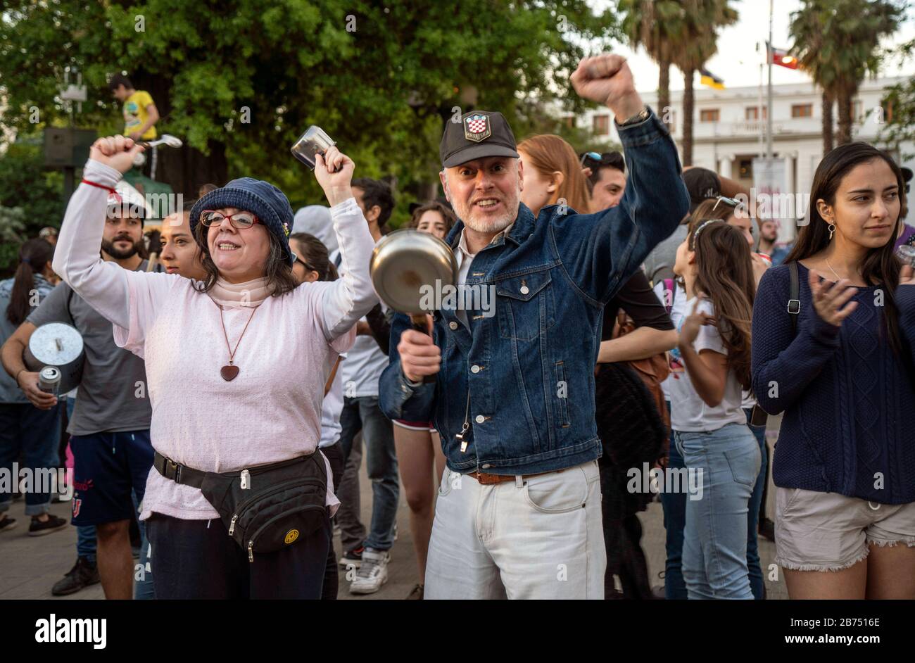 Cacerolazo High Resolution Stock Photography And Images Alamy