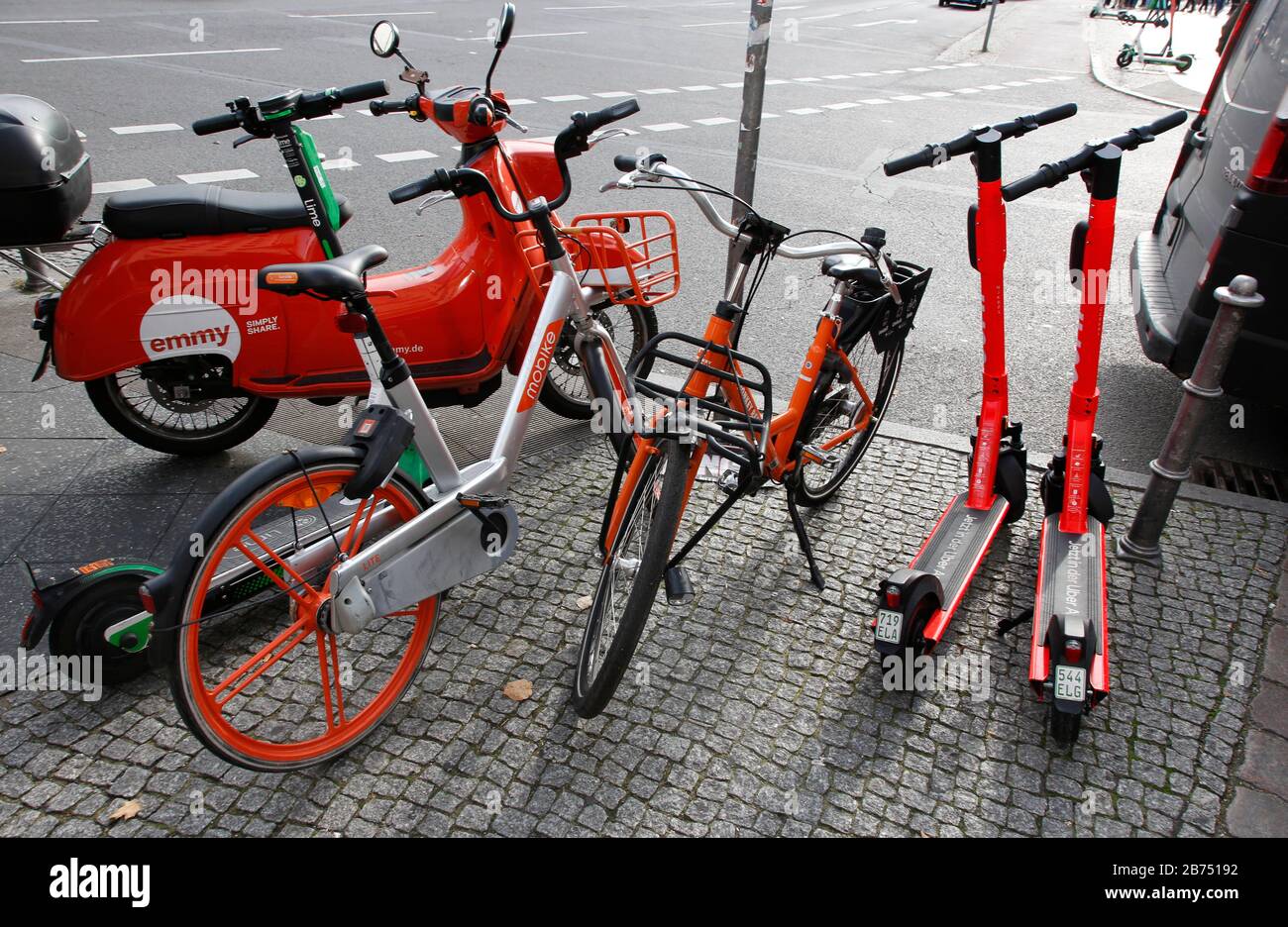 Escooters, escooters and rental bikes in Berlin. [automated