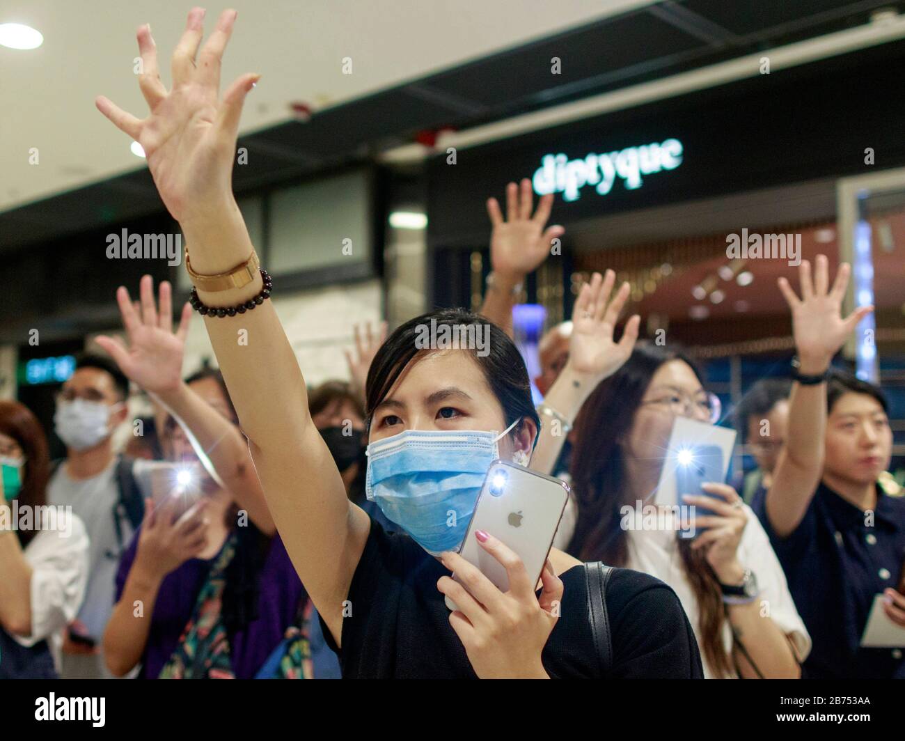 Hong Kongers Sing "Glory To Hong Kong" In IFC, International Financial ...