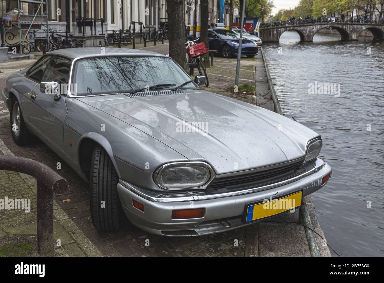 Car parked near canal hi-res stock photography and images - Alamy