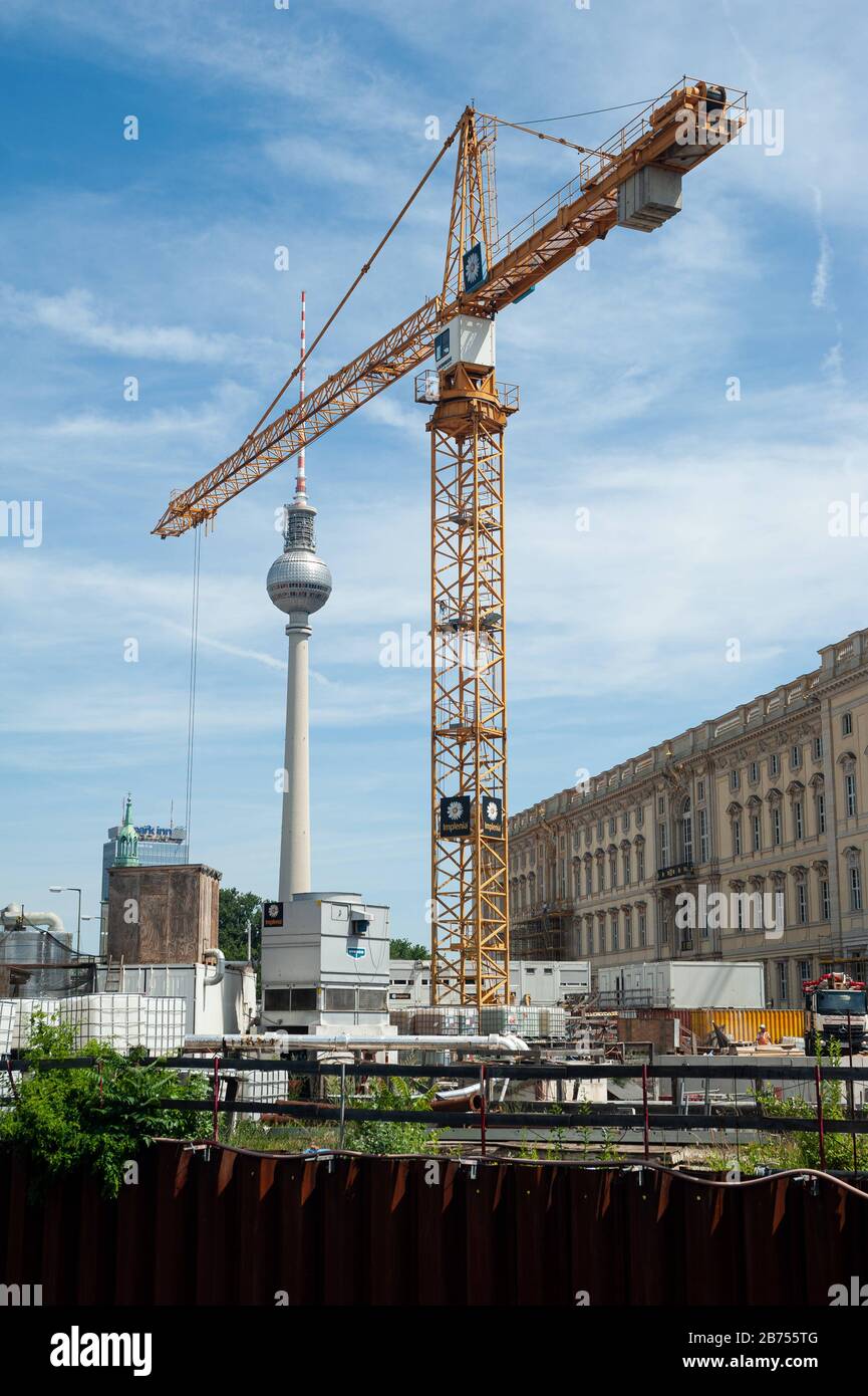 25.06.2019, Berlin, Germany, Europe - Construction site at the Berlin City Palace with Humboldt Forum at Schlossplatz on the Museum Island in Berlin-Mitte. The reconstruction is based on the plans of the Italian architect Franco Stella. [automated translation] Stock Photo