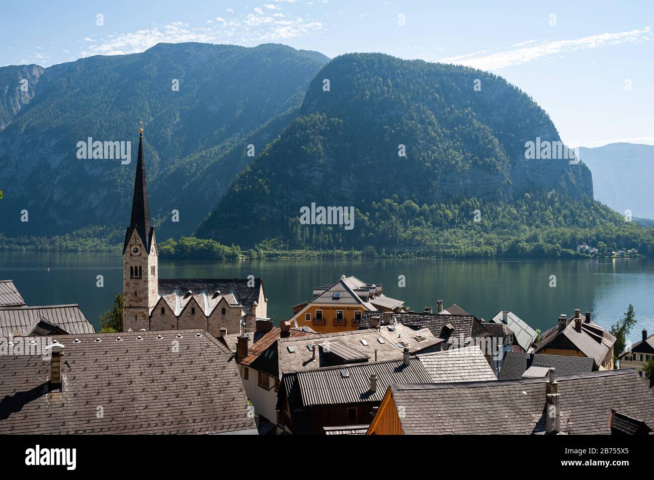 18.06.2019, Hallstatt, Salzkammergut, Upper Austria, Austria, Europe - View of Hallstatt with the Hallstaetter lake and mountains in the background. The small town is a favorite travel destination of Chinese and exists as a replica in the Guangdong province in China. [automated translation] Stock Photo