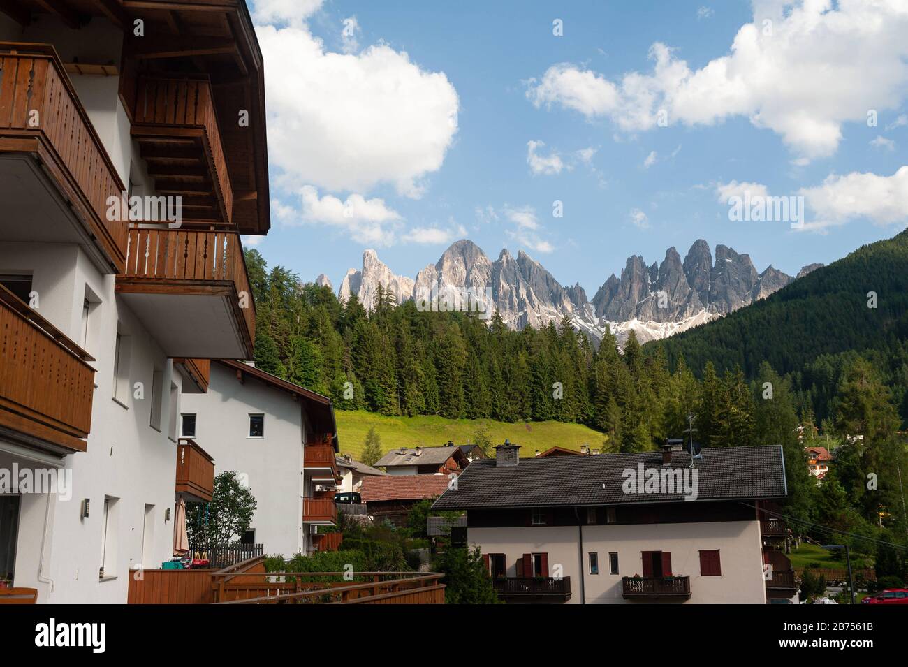 20.06.2019, St. Magdalena, Villnoess, Trentino, South Tyrol, Italy, Europe - holiday homes in the Villnoesstal valley with mountains of the Dolomites of the Puez Geisler group. [automated translation] Stock Photo
