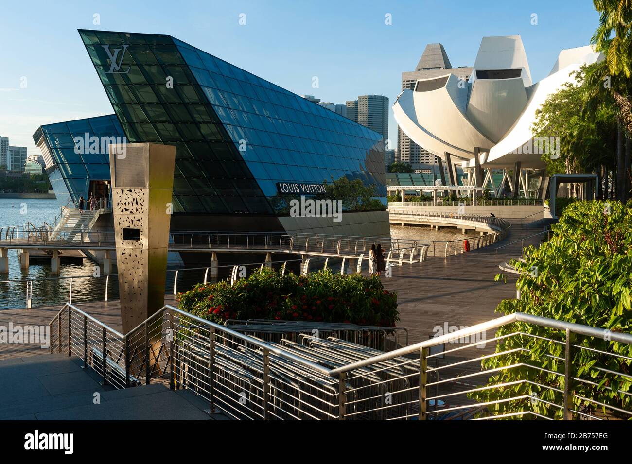 moshe safdie + peter marino: louis vuitton island maison at marina bay sands