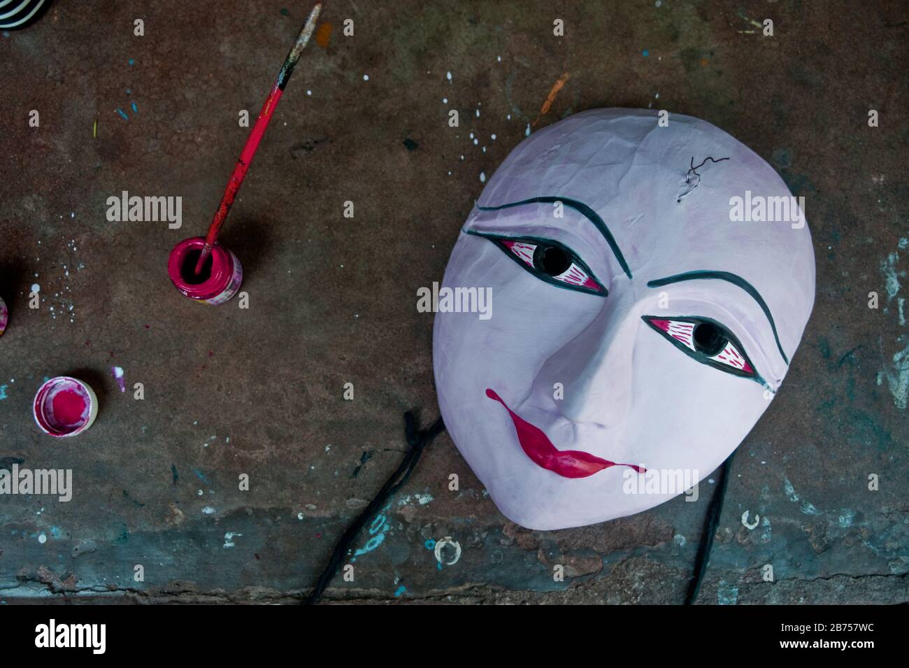 Making of a Seraikela Chhau dance mask ( India) Stock Photo