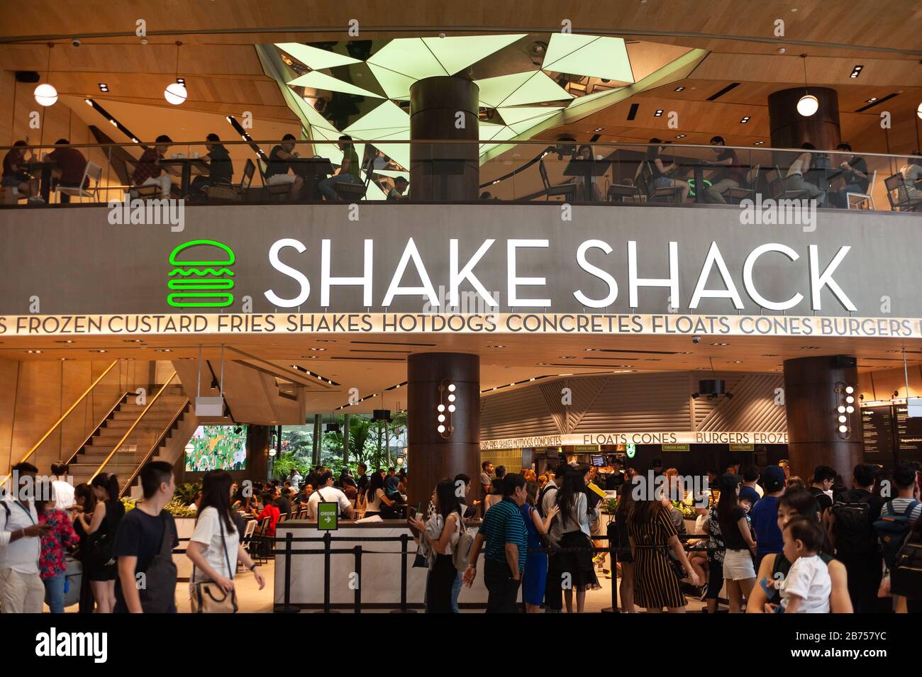 28.04.2019, Singapore, Republic of Singapore, Asia - The first fast food restaurant of the Shake Shack chain in Singapore in the new Jewel Terminal at Changi Airport. [automated translation] Stock Photo