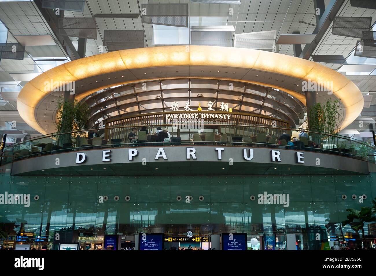 18.04.2019, Singapore, Republic of Singapore, Asia - A view into the departure hall of Terminal 3 at Changi Airport. [automated translation] Stock Photo