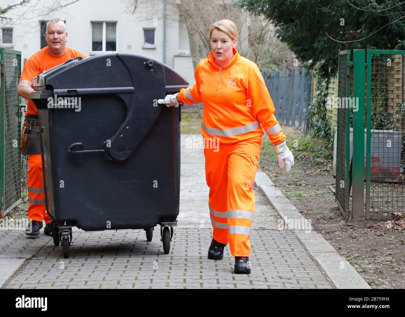 Federal Minister for Family Affairs Franziska Giffey as garbage collector at the waste disposal tour of the BSR, Berlin's city cleaning service, on 07.03.2019. Giffey informed herself about women in previously male-dominated professions in the municipal economy. [automated translation] Stock Photo