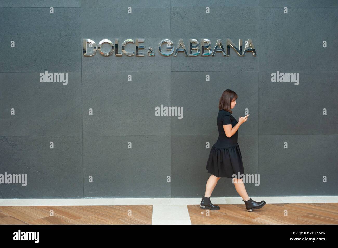 04.04.2018, Singapore, Republic of Singapore, Asia - A woman walks past a  shop of the luxury brand Dolce and Gabbana in the shopping centre 'The  Shoppes' at Marina Bay Sands. In addition
