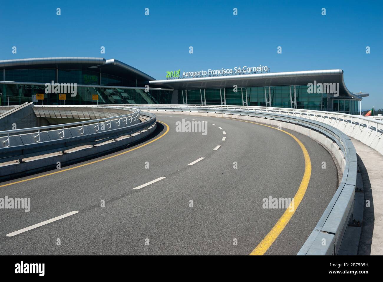 16.06.2018, Porto, Portugal, Europe - View of the access road and terminal of Porto's international airport Francisco Sa Carneiro. [automated translation] Stock Photo