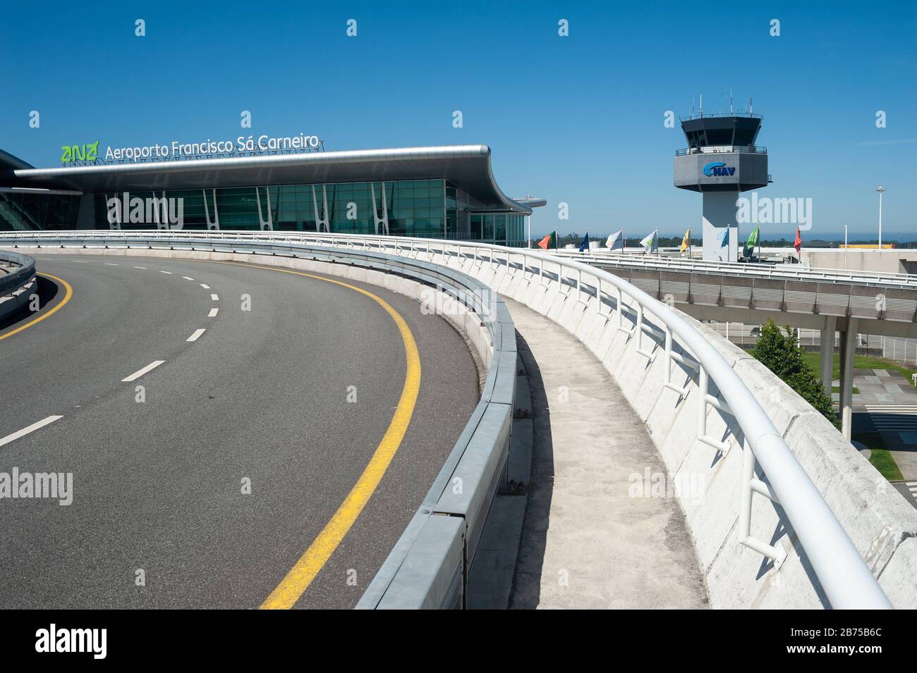 16.06.2018, Porto, Portugal, Europe - View of the access road, terminal and tower of Porto's international airport Francisco Sa Carneiro. [automated translation] Stock Photo
