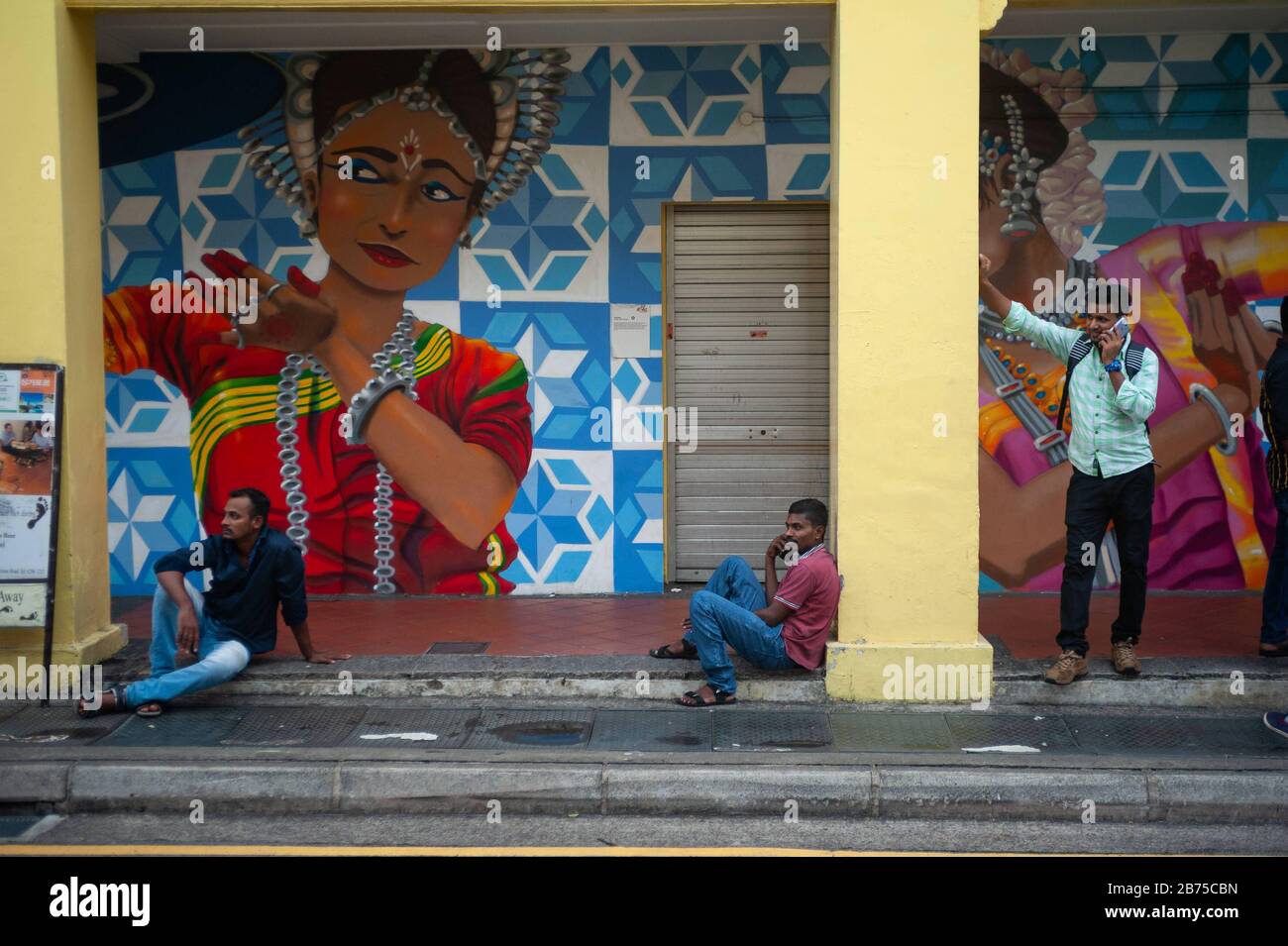 Singapore little india wall painting hi-res stock photography and ...