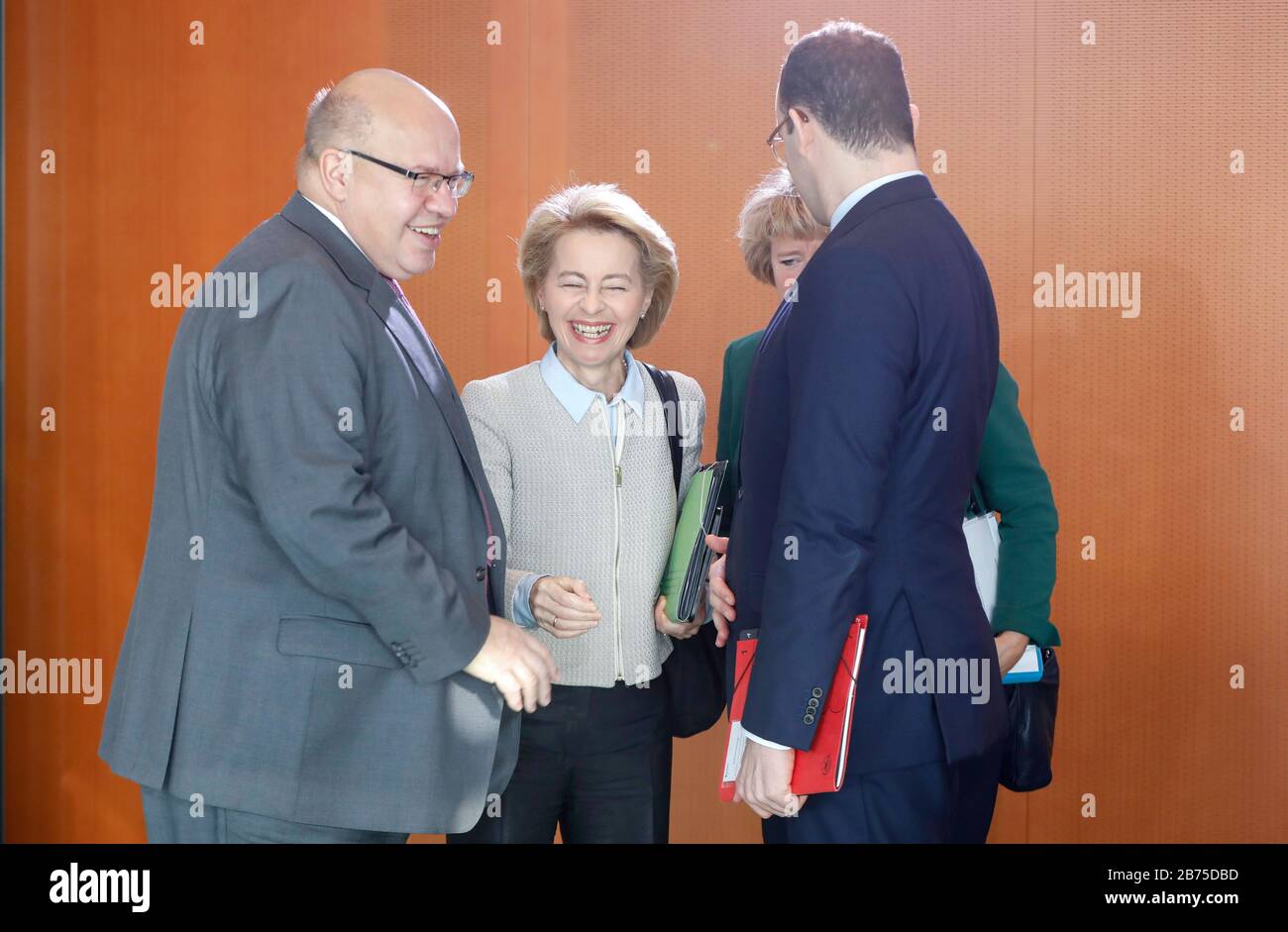 Federal Minister of Economics and Energy Peter Altmaier, CDU, left, laughs before a cabinet meeting in the Chancellor's Office with Federal Minister of Defense Ursula von der Leyen, CDU, center, State Minister of Culture Monika Grueters, CDU, and Federal Minister of Health Jens Spahn, CDU. [automated translation] Stock Photo