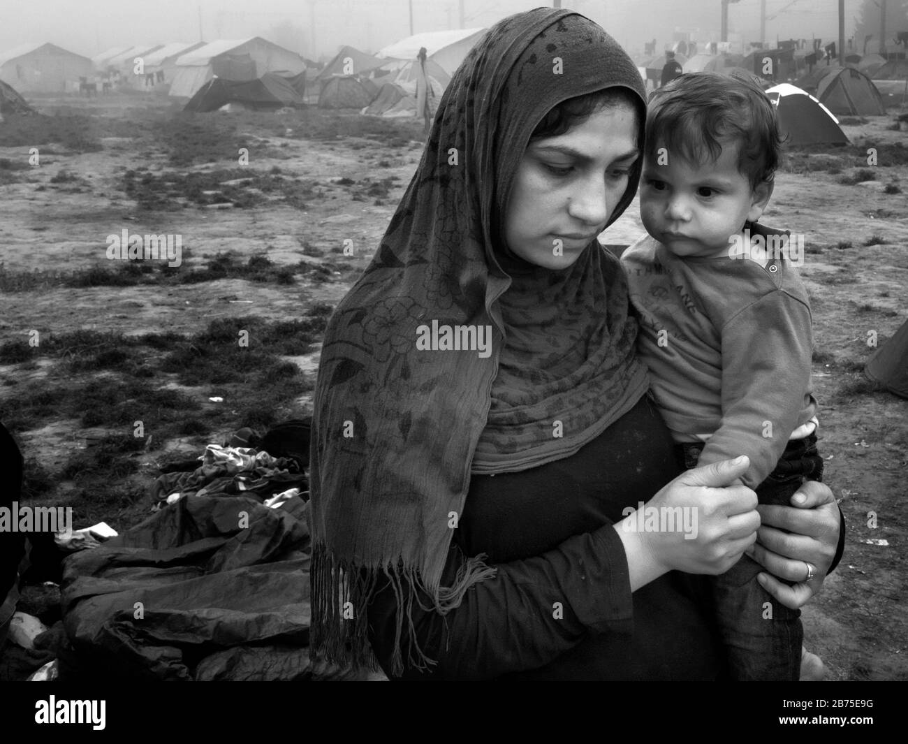 Refugee camp in Idomeni on the border with Macedonia. A mother with her child. [automated translation] Stock Photo