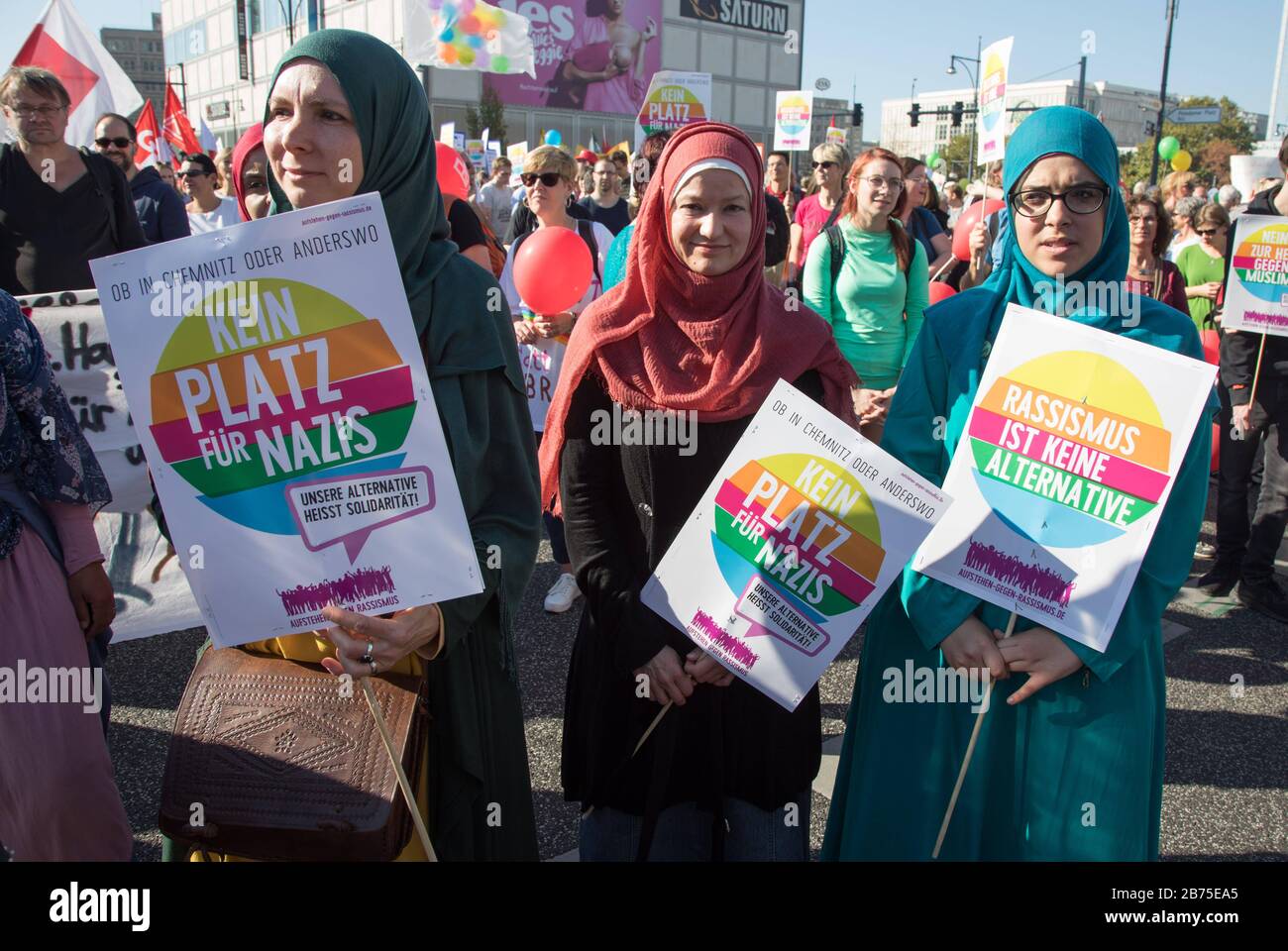 Muslim women demonstrate with signs 'No place for Nazis' and 'Racism is not an alternative' during the #unteilbar# demonstration in Berlin on 10/13/2018. Almost a quarter of a million people from all over Germany have set a sign against racism and hate. They had followed the call for the #Indivisible'-large demo. [automated translation] Stock Photo