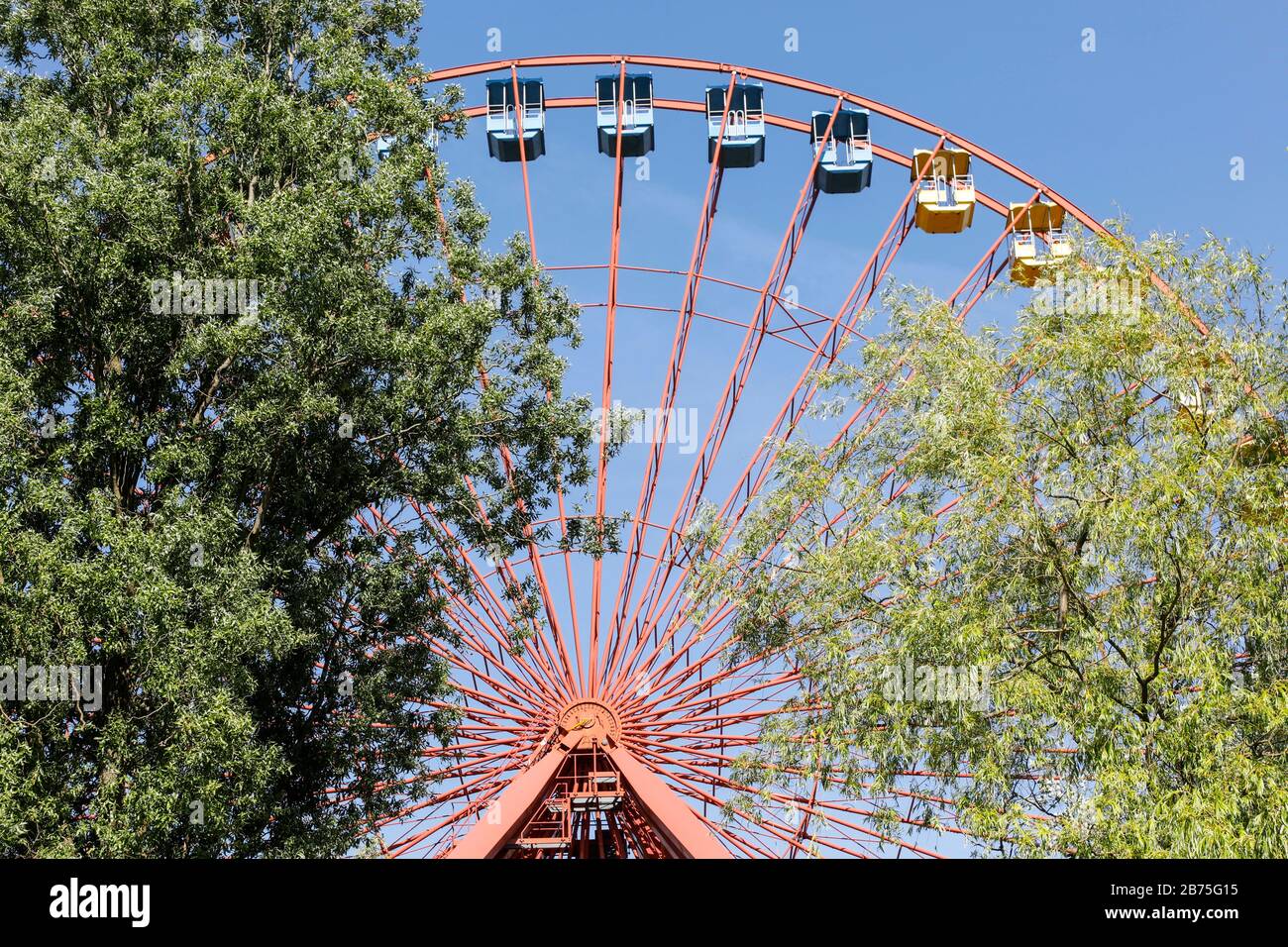 View of the rusting Ferris wheel in the former Spreepark in the Berlin Plaenterwald. In GDR times the playground was a well visited amusement park. Gruen Berlin GmbH will redesign the park. [automated translation] Stock Photo