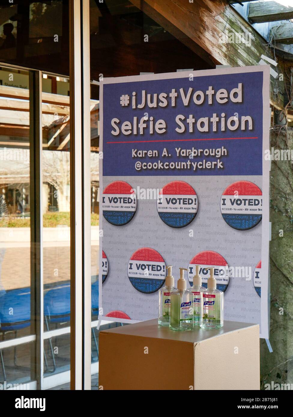 Oak Park, Illinois, USA. 13th March 2020. Bottles of hand sanitizers at an 'I voted' selfie station in Village Hall near the polling room as a precaution against Coronavirus/COVID-19. Early voting for the primary election continues until this Sunday afternoon. Stock Photo