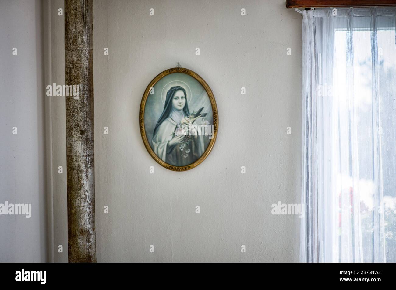 The garden house of Therese Neuman, called Resl von Konnersreuth, in her native town Konnersreuth in the Upper Palatinate. Therese Neumann achieved national fame as a Catholic mystic and through her stigmata. The portrait shows her with halo. [automated translation] Stock Photo