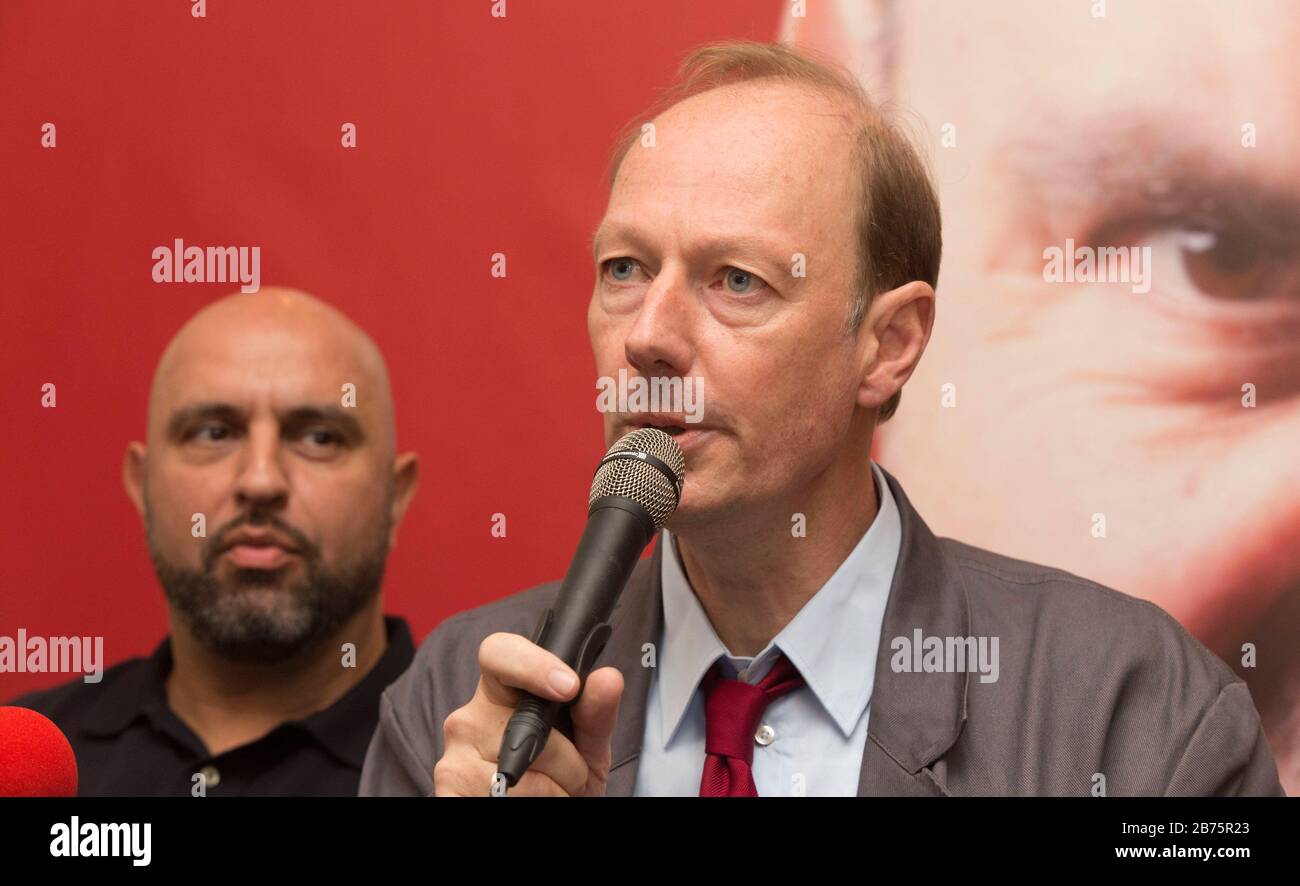 Martin Sonneborn, right, party chairwoman of the satire party 'Die Partei' with the cabaret artist and candidate for chancellor of the party Serdar Somuncu, on 24.08.2017. [automated translation] Stock Photo