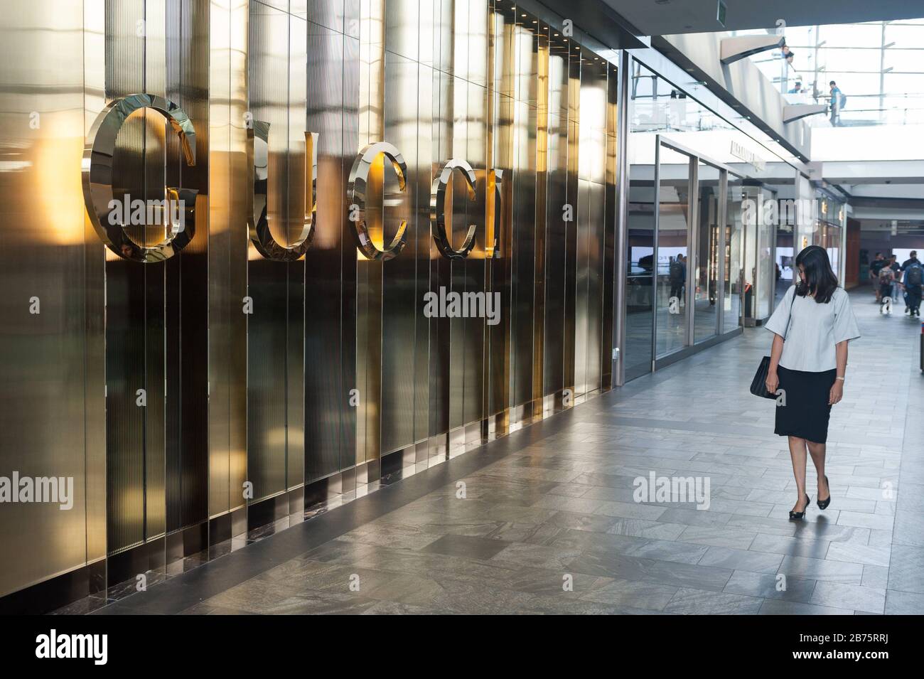 25.05.2017, Singapore, Republic of Singapore, Asia - A woman walks past a  store of the luxury brand Gucci in the shopping mall 'The Shoppes' at  Marina Bay Sands. In addition to luxury