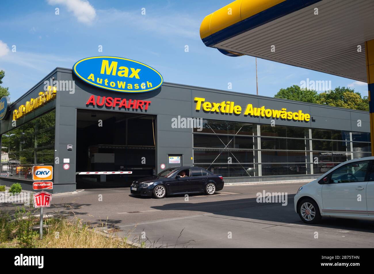 Berlin germany car wash hires stock photography and images Alamy