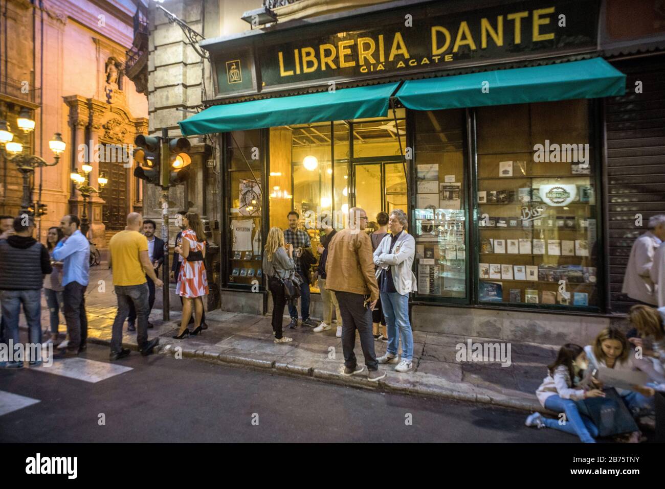 Italy, Palermo, 23.05.2017. Restaurant "Libreria Dante" in Palermo on  23.05.2017. [automated translation] Stock Photo - Alamy