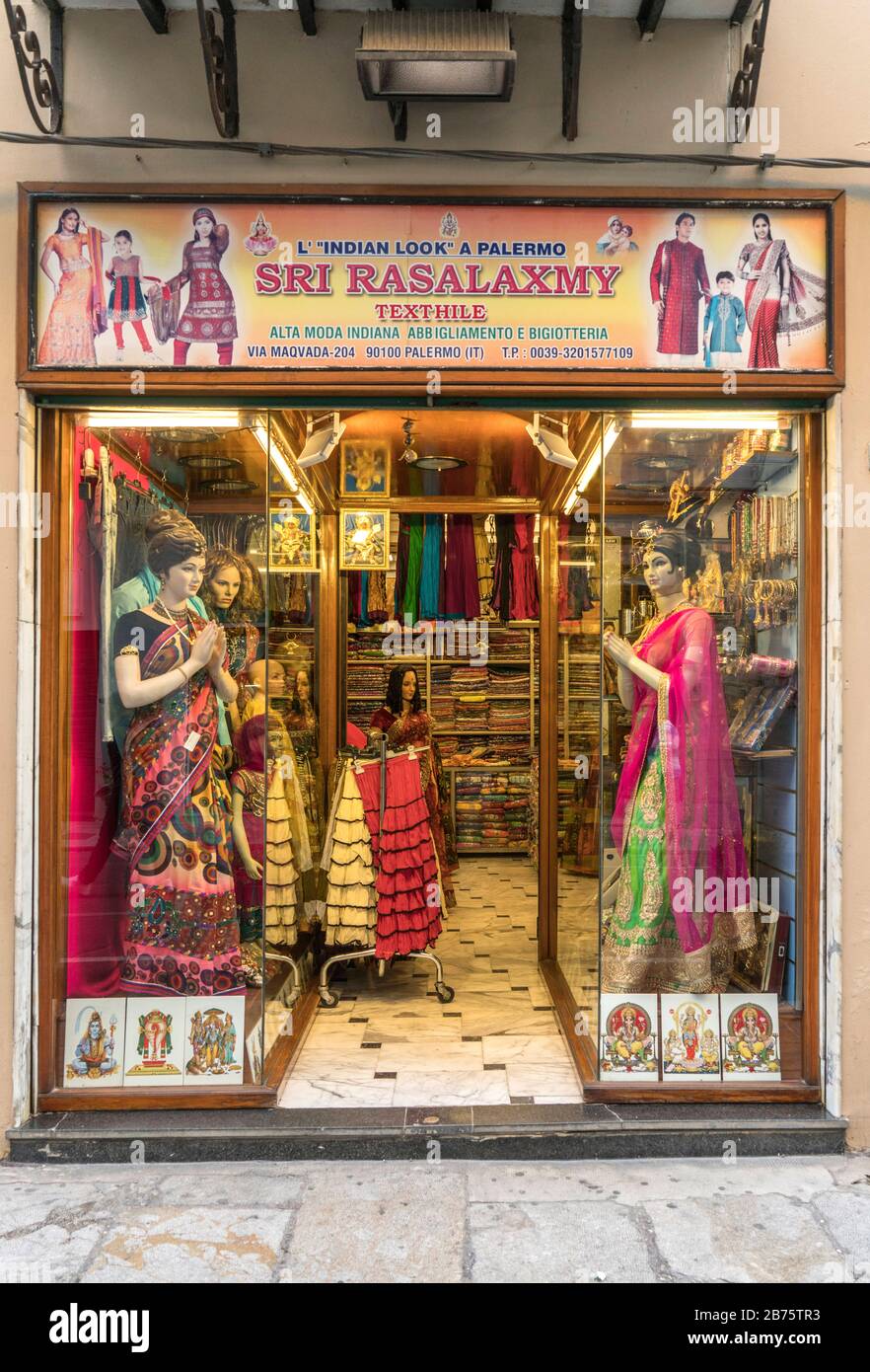 Italy, Palermo, 23.05.2017. Indian fashion shop in Palermo on 23.05.2017.  [automated translation] Stock Photo - Alamy