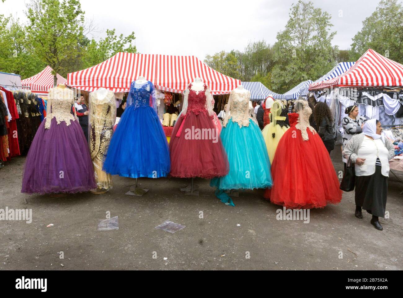 Stand with Turkish wedding dresses on a flea market in Gelsenkirchen, on 22.04.2017. With an unemployment rate of 14% (January 2017) and a foreigner share of almost 20%, the city of Gelsenkirchen is facing great social problems. [automated translation] Stock Photo