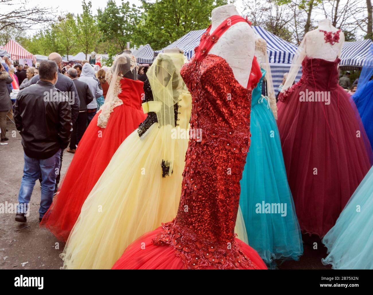Stand with Turkish wedding dresses on a flea market in Gelsenkirchen, on 22.04.2017. With an unemployment rate of 14% (January 2017) and a foreigner share of almost 20%, the city of Gelsenkirchen is facing great social problems. [automated translation] Stock Photo