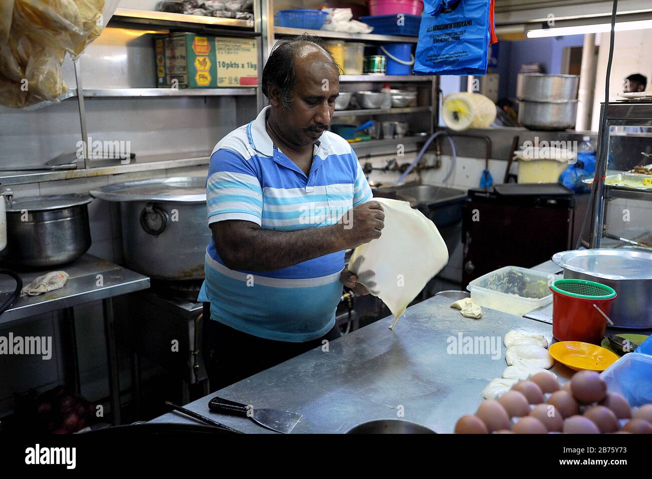 Singapore travel foodcourt culture hi-res stock photography and images ...