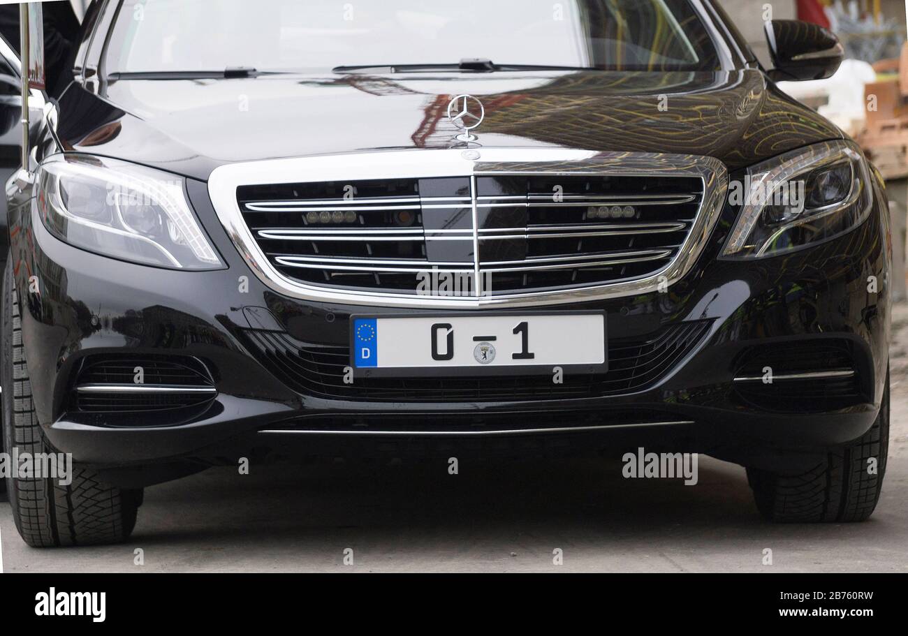 The official car of the German President, a Mercedes S-Class, with the license plate number 0 - 1, on 22.11.2016 in Berlin. [automated translation] Stock Photo