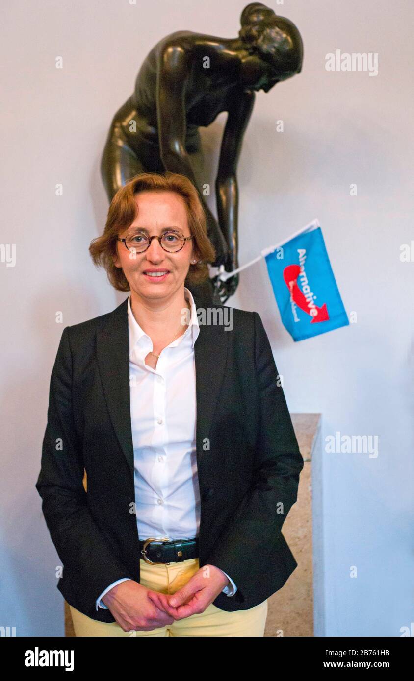 Germany Berlin 07 09 16 Citizens Meeting Of The Afd On 07 09 16 In Berlin Zehlendorf Beatrix Von Storch Left Mep And Deputy Federal Chair Of The Alternative For Germany Afd Automated Translation Stock Photo Alamy