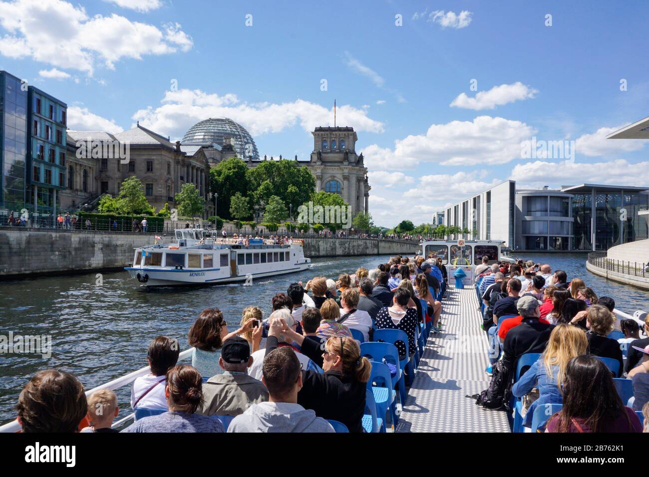 On 11.06.2016, tourists will look down on the Reichstag from a ship during a trip on the Spree River. [automated translation] Stock Photo