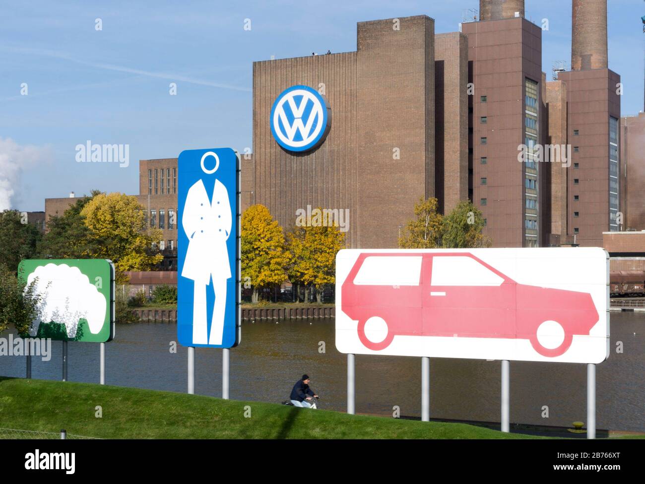 View of the VW plant in Wolfsburg on 26.10.2015. The city of Wolfsburg reacts to the expanding exhaust gas crisis at Volkswagen. The city decreed a budget freeze and a hiring freeze. Volkswagen is the largest employer in the city. [automated translation] Stock Photo