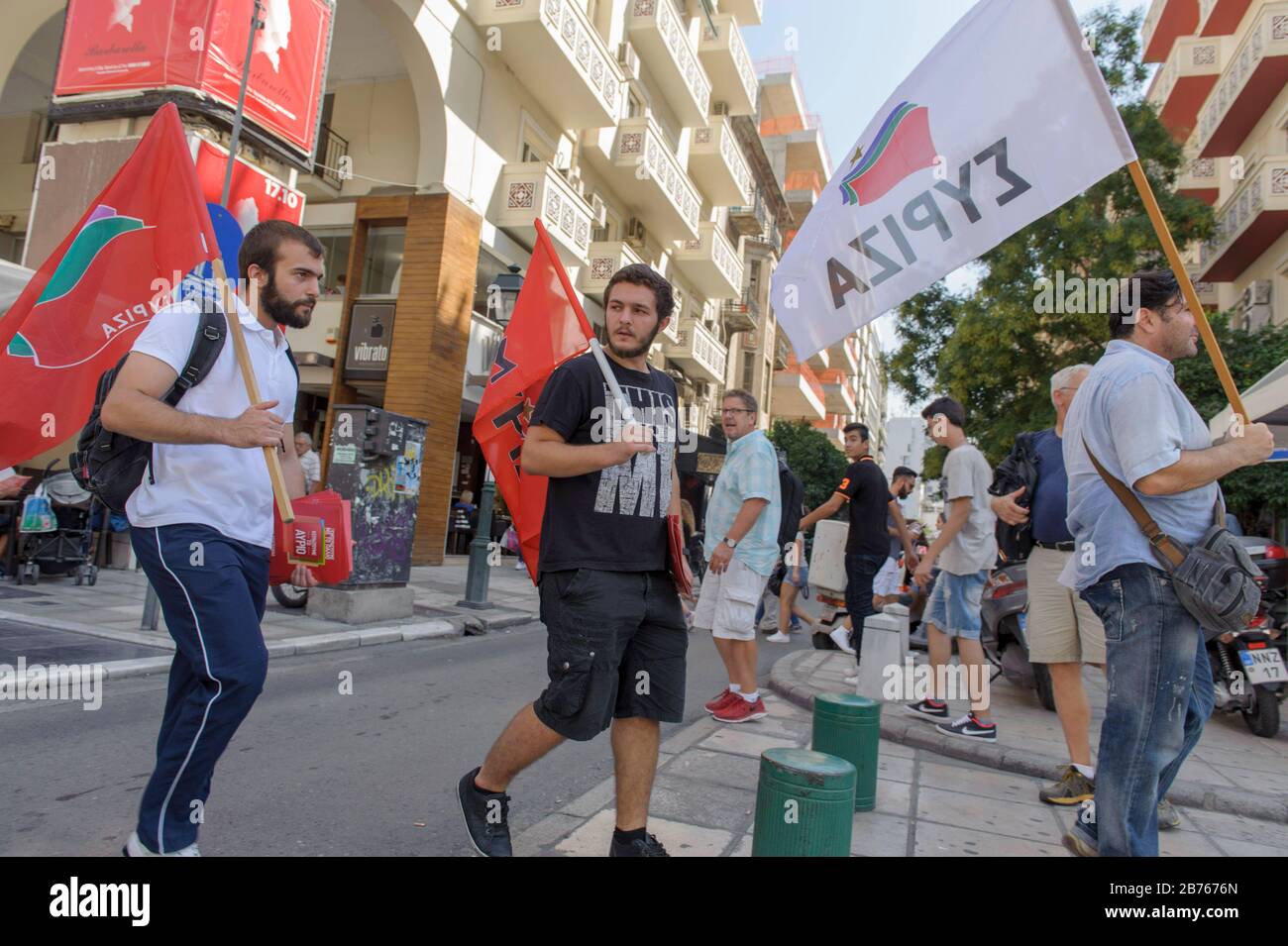 18.09.2015, Thessaloniki / Greece. Election campaign for the parliamentary elections in Greece in September 2015, Syriza party members and parliamentary candidates in the street election campaign. Flags. [automated translation] Stock Photo